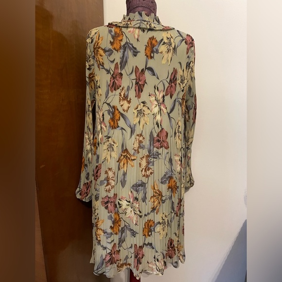 Forever Unique U Collection green pleated high neck floral mini dress Size 8 - Picture 3 of 10